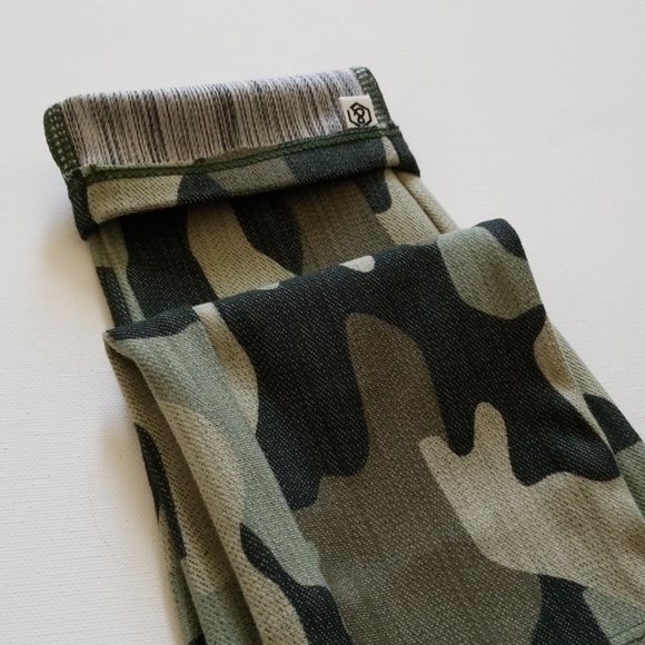 ❗ONE LEFT❗Agnes & Dora Camo Jeggings - Picture 4 of 4